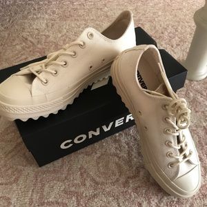 Never Worn Cream Converse!!